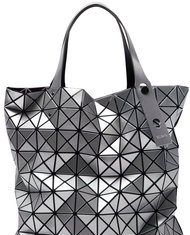 NYT presenta un nuevo bolso estilo «Bilbao» del diseñador Issey Miyake