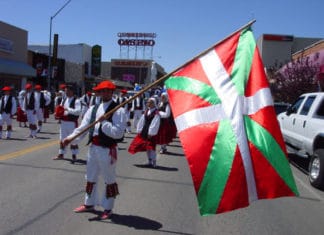 Los dantzaris vascos de Idaho recaudan dinero para viajar al País Vasco