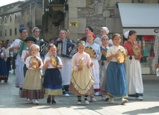 La publicación de asuntos internacionales de la Univ. de California habla de la recuperación del Euskera
