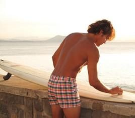 La colección de bañadores masculinos 2011 de Robinson Les Bains está basada en el País Vasco