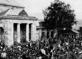 A los vascos, ninguna Monarquía les ha dado nada (aparte de dolores de cabeza) Juntas Generales de Bizkaia y Arbol de Gernika. Símbolo de las libertades Vascas