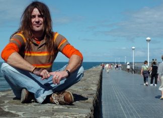 Un vasco rueda una película sobre la independencia de Angola, basada en el libro de un polaco