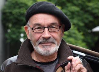 La Txapela (the black Basque beret) un complemento chic en Melbourne