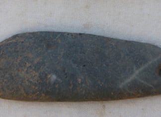 Una nueva información sobre el descubrimiento de un «colgante» de 25.000 años en Zestoa El colgande encontrado en Irakaitz (Aranzadi / University of the Basque Country)