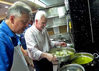 Un norteamericano visita el txoko donostiarra Zubi-Musu..y le encanta