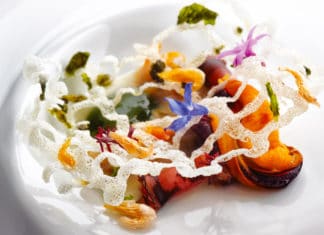 Un extraordinario reportaje sobre la gran gastronomía donostiarra (con una escapada al Asador Etxebarri)