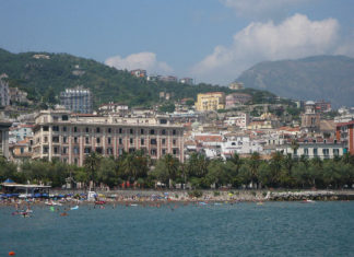 Salerno se mira en el espejo de Bilbao, pero manteniendo su camino