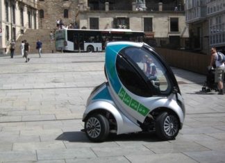 Nuestro Hiriko circulando por las calles de Vitoria-Gasteiz