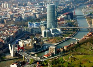 Twenty Years Later, and They Still Don’t Understand the “Bilbao Effect” Abandoibarra, el espacio urbano en el corazon de Bilbao de 350.000 m2, en el ue se ublica, entre otros muchso elementos arquitectónicos y urbanísticos, el Museo Guggenheim Bilbao