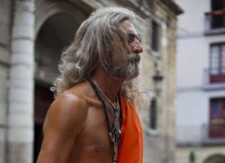 Un periodista y fotógrafo italiano disfrutando de la Aste Nagusia de Bilbao