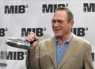 Zinemaldia: Oliver Stone, Ewan McGregor, y…..Tommy Lee Jones