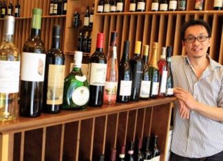 Un txakoli, el primero de una lista de 12 vinos recomendados