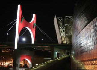 Vitoria forma parte de La Rioja y el puente de Zubi-Zuri es rojo