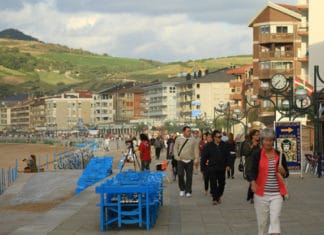 La visión de los vascos de un surfista brasileiro: Andre Silva