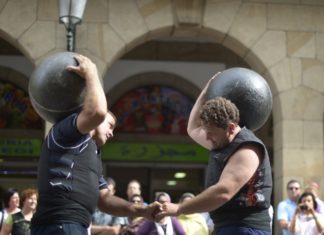 Voice of America: Harrijasotzailes in Gernika