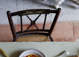 Un menú vasco, pollo y pastel vasco, en un blog mágico