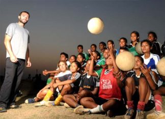 Las niñas indias que quieren jugar en Donostia: golpeadas y extorsionadas