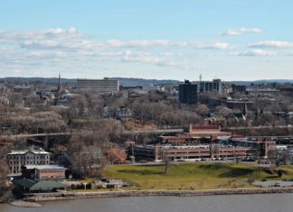 Viven en Poughkeepsie y les asusta las palabras Txakoli Xarmant (y el Euskera NO es un dialecto)