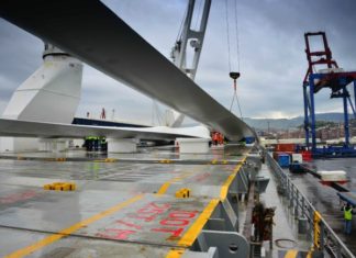 Cómo se trasladan de Bilbao a Canarias las palas de más de 62 metros de un aerogenerador