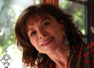 Isabel Allende: having a mixture of Basque, Spanish and Portuguese descent. (Escrito en la India)