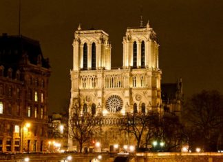 On when Bruce Springsteen fell in love with “Agur Jaunak” in front of Notre Dame