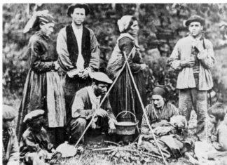 The Gypsies who became bertsolaris and their “mixed language” that’s going extinct Familia de gitanos vascos (principios del siglo XX)