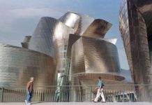 Le Monde convierte al ertzaina asesinado por ETA frente al Guggenheim, en un guardia civil