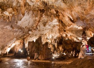 Vota por una joya del Patrimonio vasco: La Cueva de Pozalagua