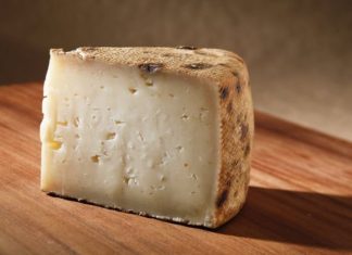 Marcia Barinaga produce un queso en California inspirado en los quesos vascos