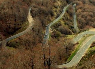 En las carreteras vascas, el nuevo Jaguar F-Type luce mejor