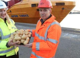 La «autopista marítima» Bilbao-Tilbury se inaugura…¿transportando patatas?