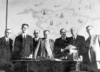 The Basque Press Office: a “light of democracy” during 31 years of disgrace El Lehendakari Agirre con miembros de su gobierno en la sede del Gobierno Vasco en el exilio de la Avenue Marceau de París. Foto: Fondo María Goñi-Doroteo Ziaurriz