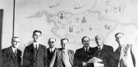 El Lehendakari Agirre con miembros de su gobierno en la sede del Gobierno Vasco en el exilio de la Avenue Marceau de París. Allí se instaló hasta su robo por los franquista la Oficina de Prensa de Euzkadi (Foto: Fondo María Goñi-Doroteo Ziaurriz)