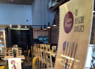 La cafetería donostiarra «Hogar, dulce hogar» abre una sucursal en New York, y sirve «Café Baqué»