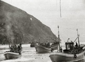 Aranzadi, las angulas y la conservación de la memoria social en Europa Pescadores de Orio en 1952 (fotografia Kutxateka)