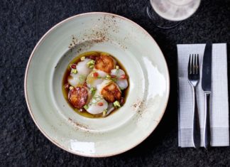 Un chef USA en Donostia hace de guía en FXv y aparece en el New York Times A scallop dish at La Madame, where the cooking nods toward America. Marti Kilpatrick