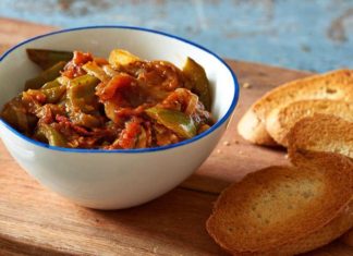 The New York Times: los pimientos verdes y la gastronomía vasca (incluye dos recetas) Piperade is one of many traditional Basque recipes that feature green peppers. Credit Melina Hammer for The New York Times