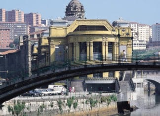 Un joven italiano habla de Bilbao, pensando en su ciudad La transformación de Bilbao como ejemplo para ciudades italianas