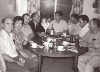 El apoyo a «La Causa del Pueblo Vasco» entre los vascos de Idaho Mari Carmen Egurrola Totorica Collection Anaiak Danok (brothers all) raised money for Basque political causes and protested Franco’s repression. Photo is from Boise, circa 1970.