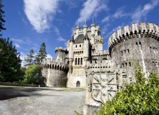 The Guardian recoge la subasta del Castillo de Butrón (pero suspende en Historia)