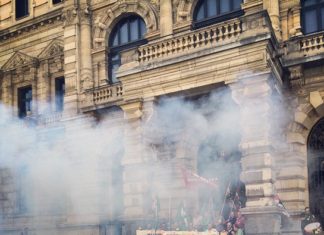 Desde Texas: Vascos, manifestaciones, siesta y la omnipresente violencia (la de ETA) Imagen de una manifestación en Bilbao