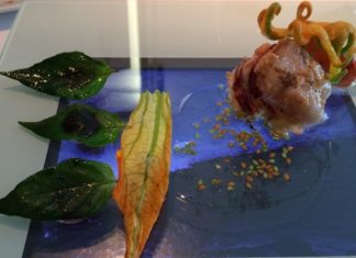 La «gastronomía marciana» de San Sebastián At Arzak, entrees are served on a translucent plate over an iPad. The lobster is accompanied by a video of waves crashing into shore, while burgers are served over a video of a flickering grill.
