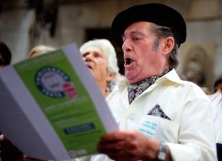 La Radio Pública Alemana emite un reportaje sobre los Txikiteros (audio) DieTxikiteros sind ein Markenzeichen der spanischen Stadt Bilbao. (afp / Rafa Rivas)