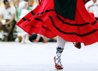 El Jaialdi de Boise una de las «experiencias únicas» recomendadas por la CNN para 2015 Basque dance teams from around the world will entertain the crowds at Jaialdi 2015 in Idaho.