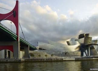 BBC-k “estu hartu ditu” Google eta Microsoft Bilbon The BBC road-tested a host of translation apps in the Spanish Basque city Bilbao