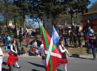 You can help choose the date to pay homage to the Basque Diaspora! Here are our proposals Vascos y argentinos. Argentinos y vascos. Dos patrias para Hombres libres