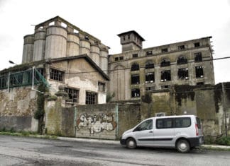 «La crisis económica vasca es industrial»….Claro, no iba a ser agrícola Imagen de ruinas industriales que ilustra la información sobre la crisis económica vasca en la web del sindicato italiano FIOM-CGIL