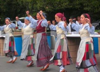 “Euskal jaialdien” gida AEBn 2015ean. “Euskal espiritua kostatik kostara” Festivales vascos en USA 2015. Euskal Kazeta