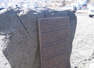 Islandia. “Euskaldunak hiltzea” berriro ere debekatuta Monolito conmemorativo de la mantanza de vascos en Islandia 1615