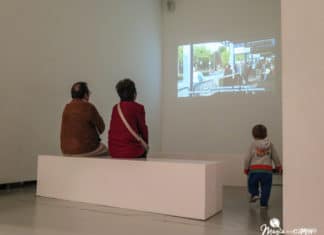 “Umetxo” batek Guggenheim Bilbao Museora egindako bisita kontatu du Nuestro protagonista en una de las salas del Guggenheim Bilbao